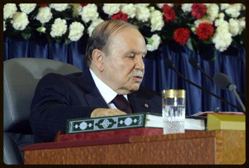 voir le zoom : Le président algérien Abdelaziz Bouteflika lors de la cérémonie d'investiture le 28 avril 2014 à Alger